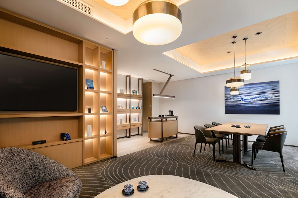 プレジデンシャル スイート キングベッド 1 台 客室1 | ヒルトン長崎