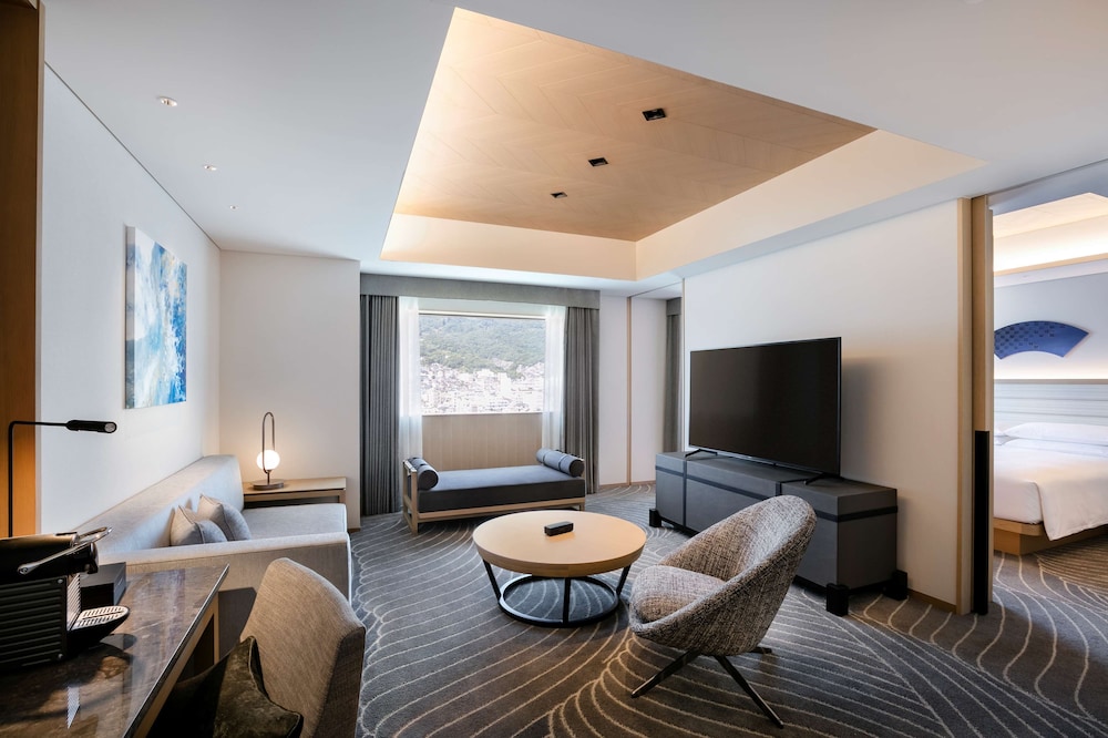 デラックス スイート キングベッド 1 台 客室1 | ヒルトン長崎