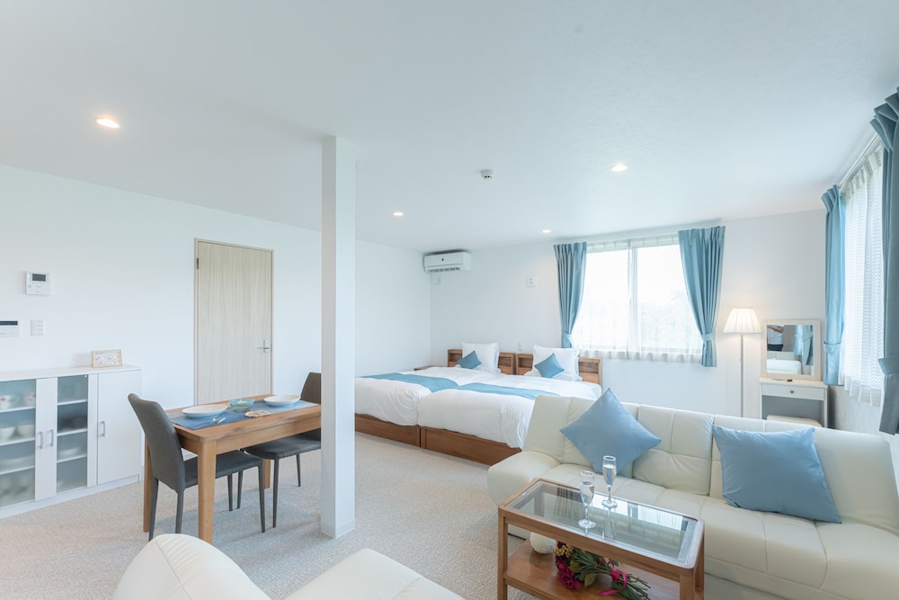 スーペリア 4 人部屋 禁煙 客室2 | ホテル カリフォルニア 宮古島リゾート