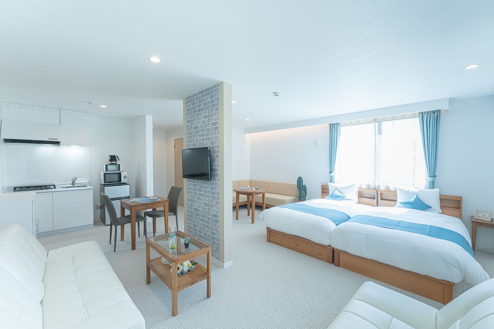 デラックス トリプルルーム 客室1 | ホテル カリフォルニア 宮古島リゾート