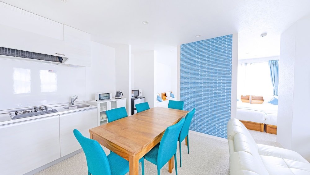 デラックスファミリールーム 客室1 | ホテル カリフォルニア 宮古島リゾート