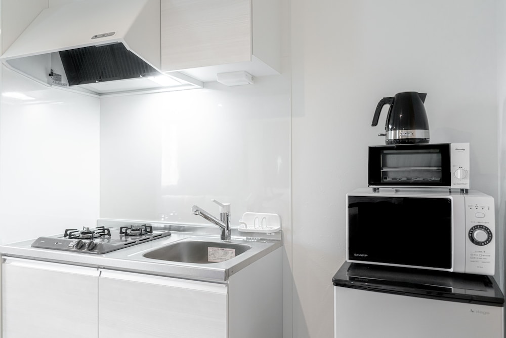 スーペリア 4 人部屋 禁煙 専用キッチン2 | ホテル カリフォルニア 宮古島リゾート