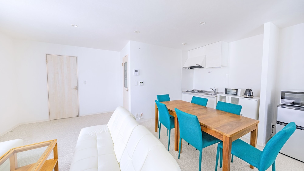 デラックスファミリールーム 客室2 | ホテル カリフォルニア 宮古島リゾート