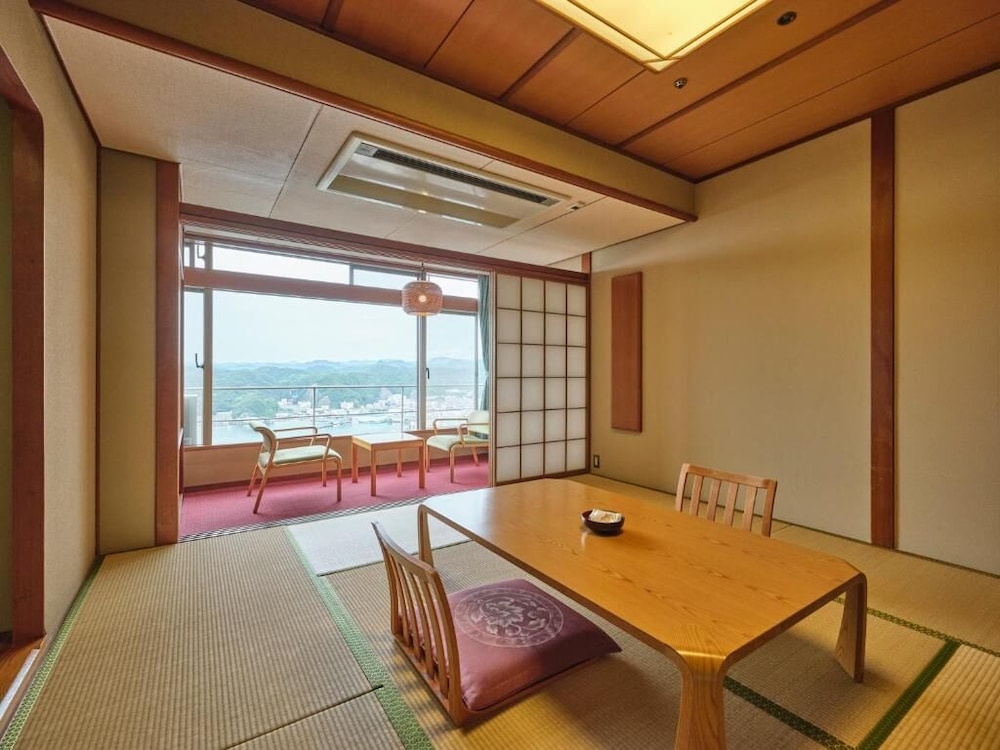 【禁煙】山上館 和室 勝浦湾側 | ホテル浦島