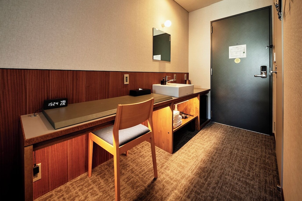 スタンダード ツインルーム 禁煙 客室1 | & HOTEL HAKATA