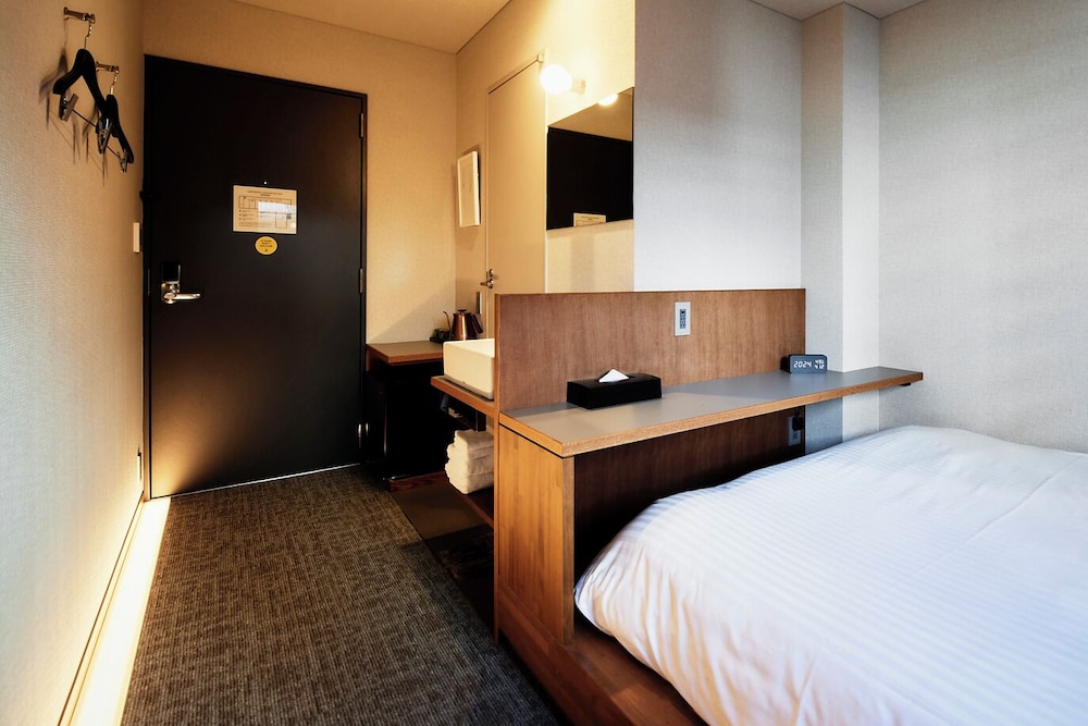 スタンダード ダブルルーム 禁煙 客室2 | & HOTEL HAKATA