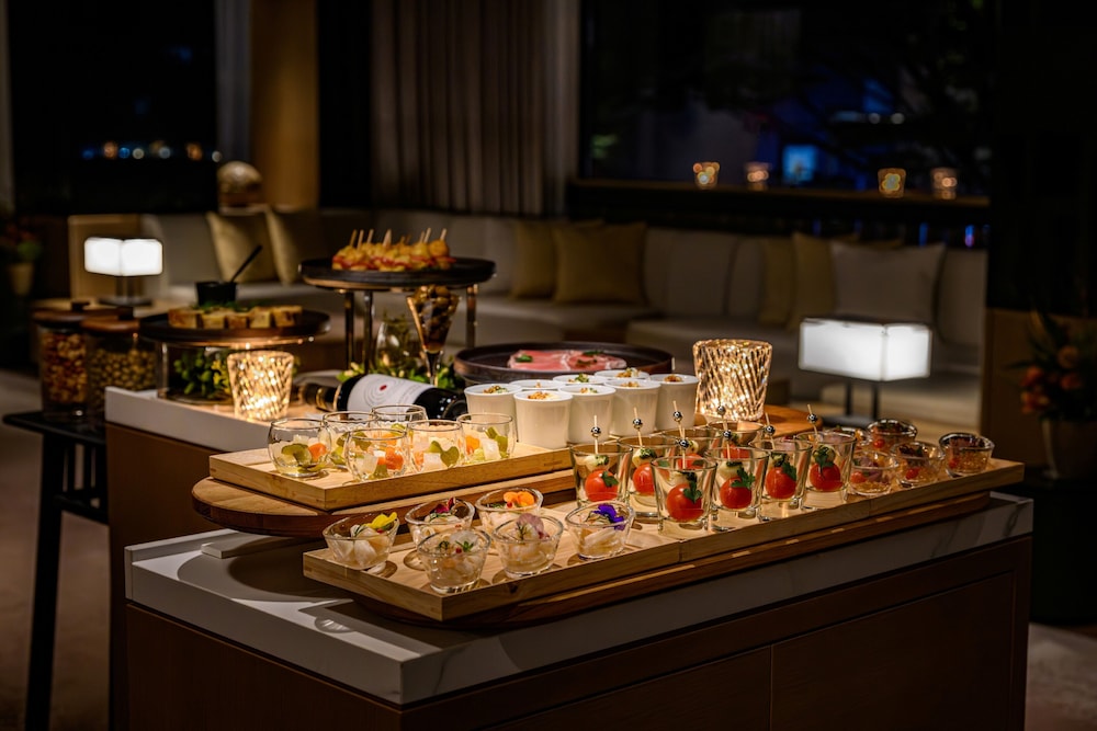 スタンダード ダブルルーム (眺望なし) 禁煙 (ラウンジアクセス付) エグゼクティブ ラウンジ5 | ザ ロイヤルパークホテル アイコニック 京都