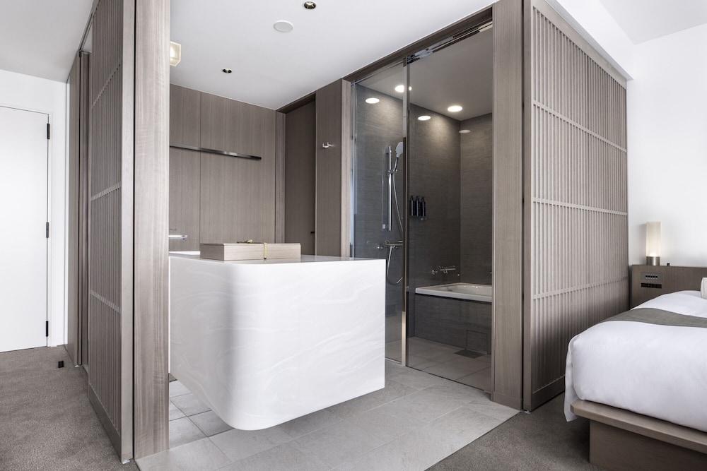 デラックス キングルーム 禁煙 (ラウンジアクセス付) バスルーム1 | ザ ロイヤルパークホテル アイコニック 京都