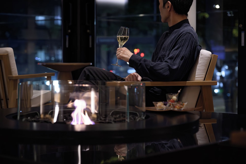 スタンダード ダブルルーム (眺望なし) 禁煙 (ラウンジアクセス付) エグゼクティブ ラウンジ4 | ザ ロイヤルパークホテル アイコニック 京都