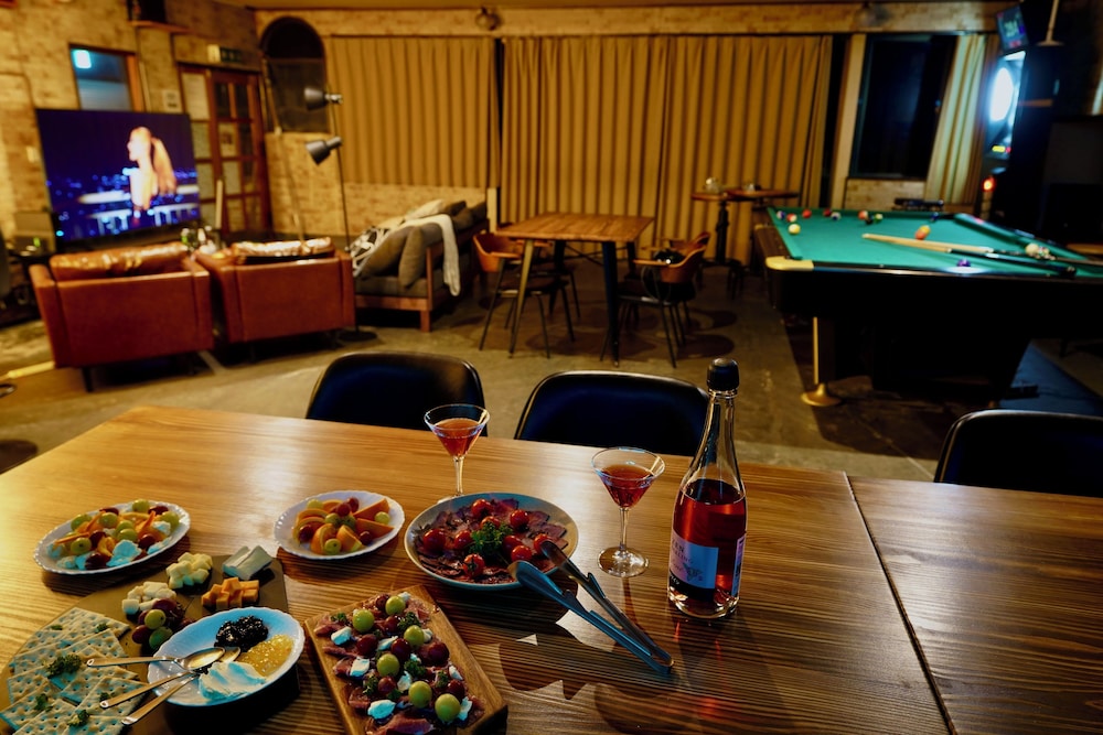 一棟貸し 禁煙 | 【最大 29 人】500㎡ ｜ダーツ & ビリヤード & カラオケ｜駐車スペース 5 台分