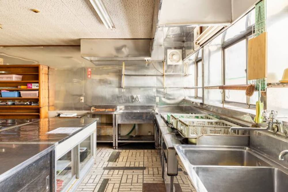 一棟貸し 禁煙 専用キッチン0 | 【最大 29 人】500㎡ ｜ダーツ & ビリヤード & カラオケ｜駐車スペース 5 台分