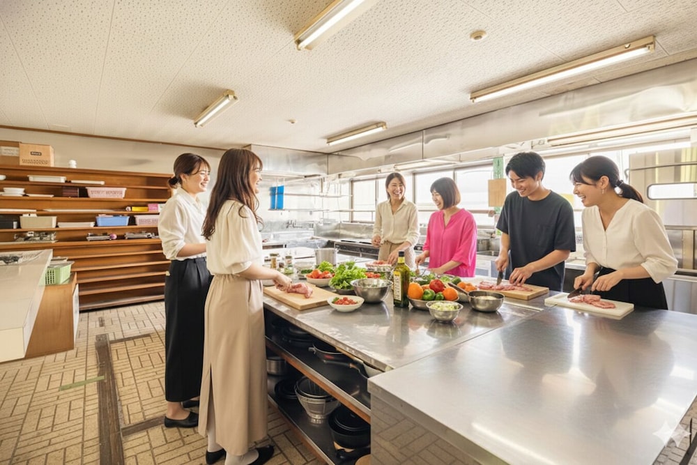 一棟貸し 禁煙 専用キッチン3 | 【最大 29 人】500㎡ ｜ダーツ & ビリヤード & カラオケ｜駐車スペース 5 台分