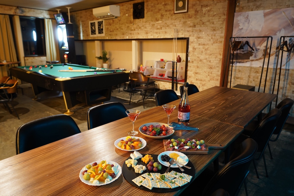 一棟貸し 禁煙 専用キッチン2 | 【最大 29 人】500㎡ ｜ダーツ & ビリヤード & カラオケ｜駐車スペース 5 台分