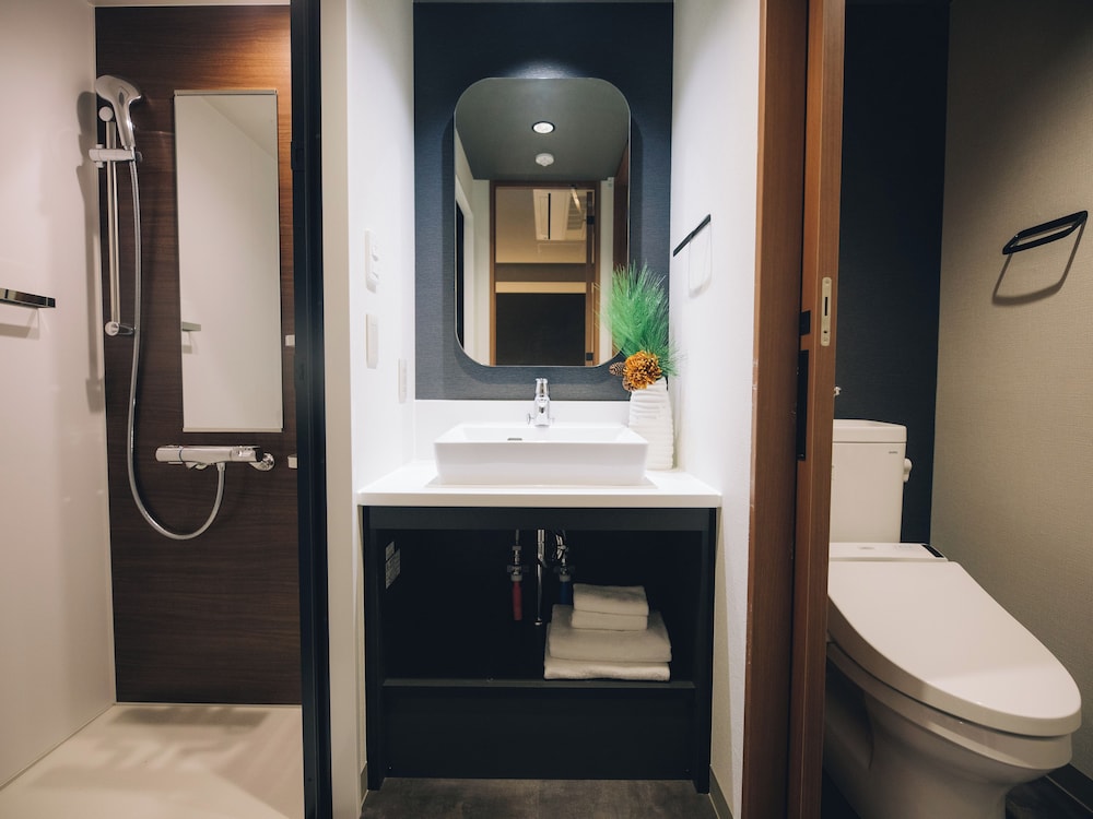 スーペリア 2 ベッドルーム スイート バスルーム2 | MIMARU SUITES 京都四条