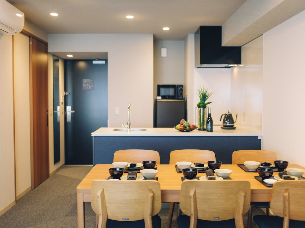 2ベッドルームジャパニーズスイート リビング エリア0 | MIMARU SUITES 京都四条