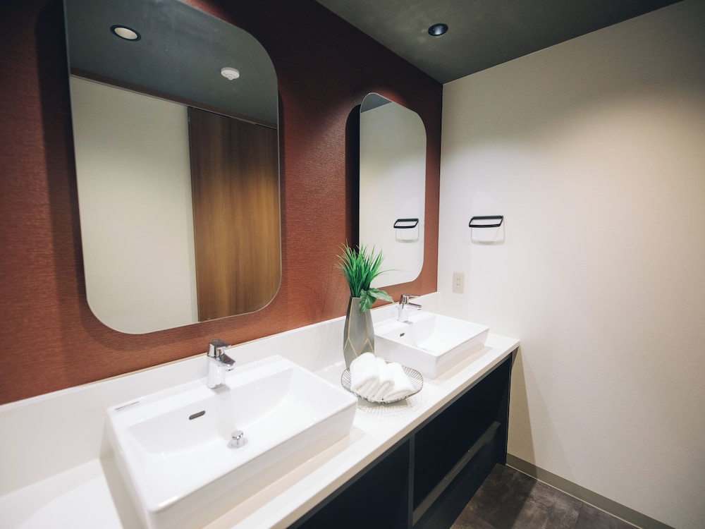 プレミアム 2 ベッドルーム ジャパニーズ スイート バスルーム1 | MIMARU SUITES 京都四条