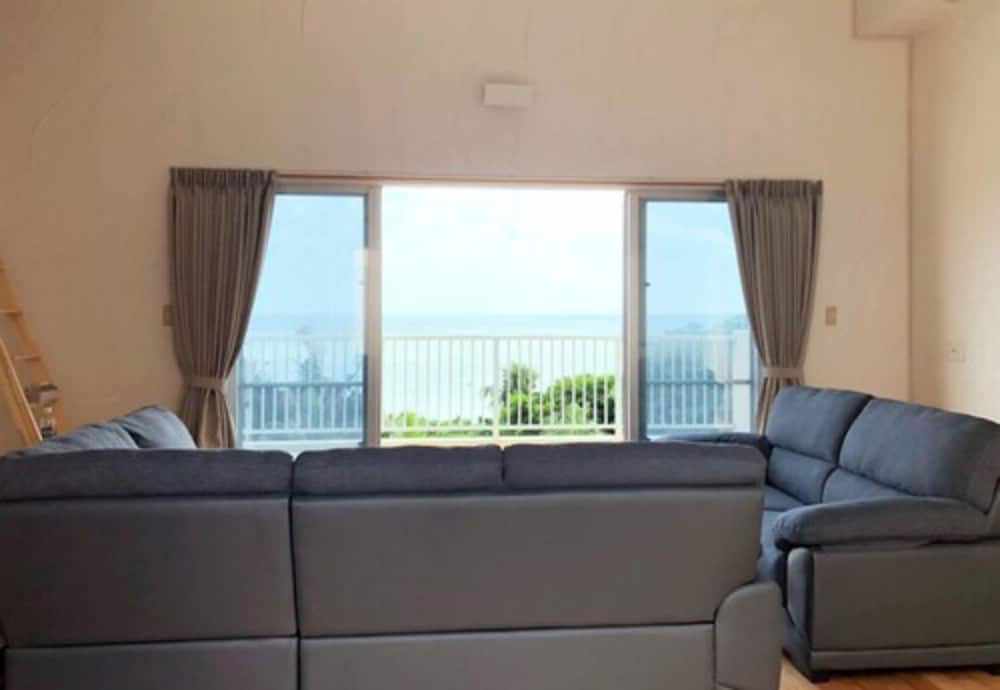 プライベートバケーションホーム 禁煙 リビングルーム1 | 家族のやど かさね