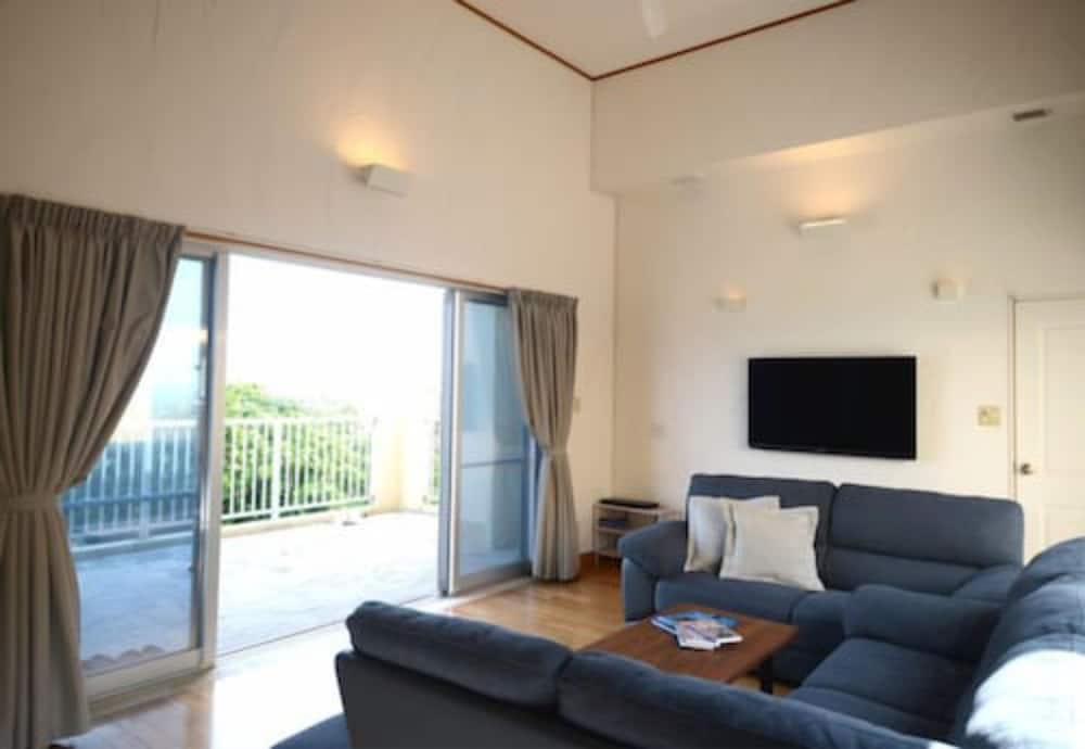 プライベートバケーションホーム 禁煙 リビングルーム3 | 家族のやど かさね