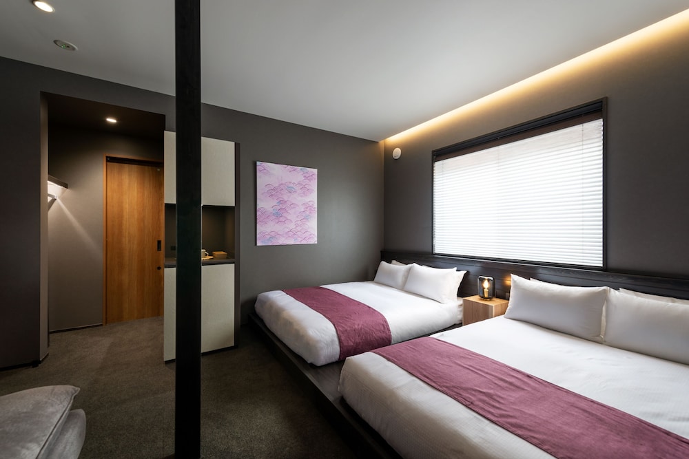 スーペリア ダブルルーム ダブルベッド 2 台 禁煙 専用バスルーム 客室1 | THE MACHIYA HOTEL TAKAYAMA