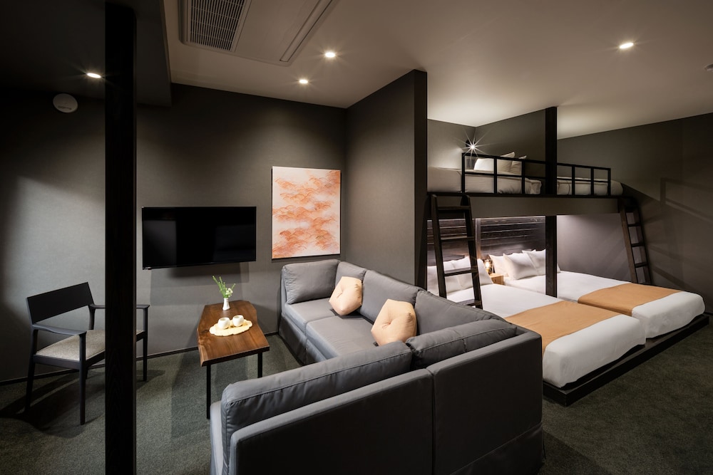 デラックス 4 人部屋 ベッド (複数台) 禁煙 専用バスルーム 客室3 | THE MACHIYA HOTEL TAKAYAMA