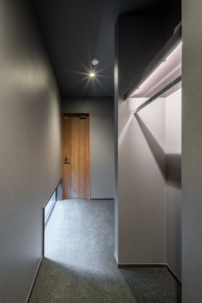 クラシック ダブルルーム キングベッド 1 台 禁煙 専用バスルーム 客室1 | THE MACHIYA HOTEL TAKAYAMA
