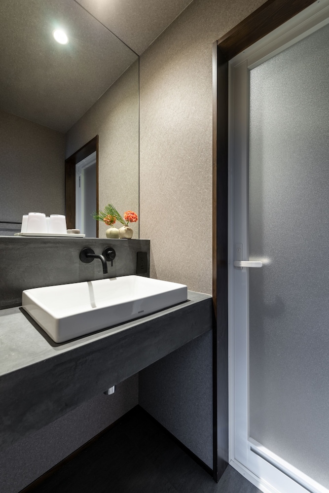 ファミリー ヴィラ バスルームのシンク0 | THE MACHIYA HOTEL TAKAYAMA