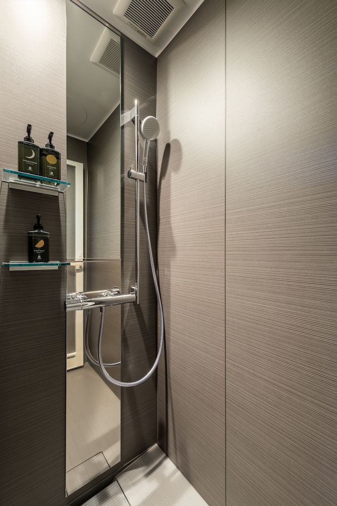 ファミリー ヴィラ バスルームのシャワー0 | THE MACHIYA HOTEL TAKAYAMA