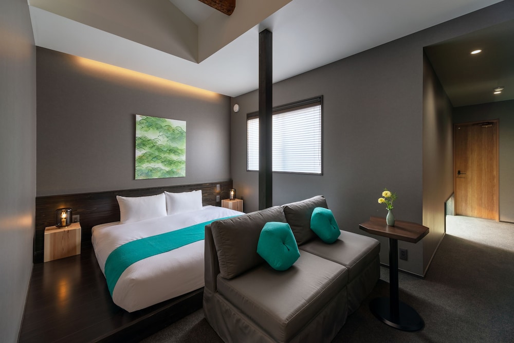 クラシック ダブルルーム キングベッド 1 台 禁煙 専用バスルーム 客室2 | THE MACHIYA HOTEL TAKAYAMA