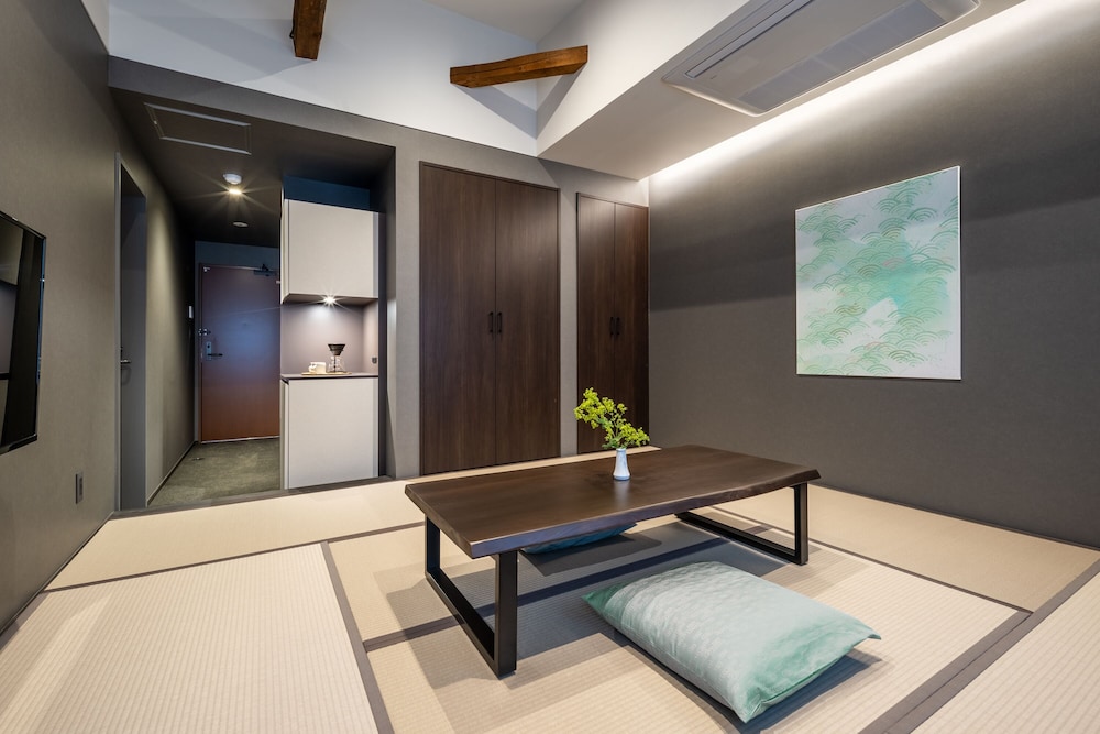 トラディショナル ツインルーム 禁煙 専用バスルーム 客室1 | THE MACHIYA HOTEL TAKAYAMA