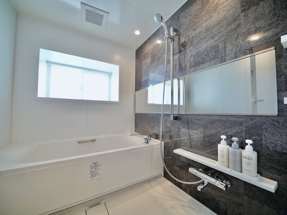 スタンダード・スイートコンド 禁煙 バスルーム3 | コーラルパレス恩納 by サンセットアベニュー