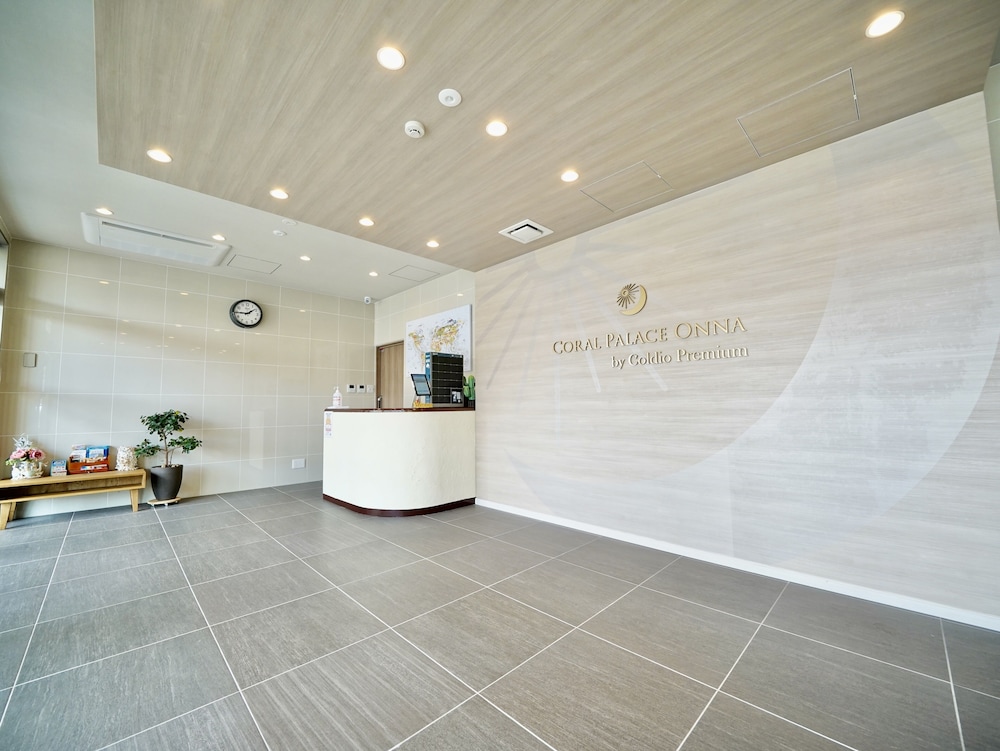 内部エントランス1 | コーラルパレス恩納 by サンセットアベニュー