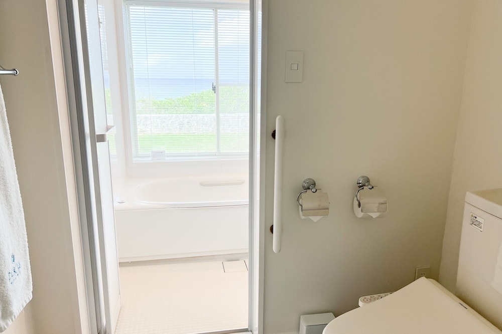 オーシャンビューハリウッドツイン 2F 禁煙 バスルーム0 | プリシアリゾート ヨロン