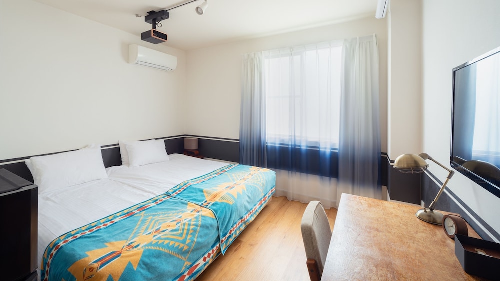 [専用バス・トイレ付] シアターキング or ツインルーム 客室6 | ホテル グラフィー ネズ