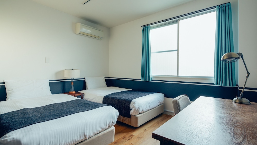 [専用バス・トイレ付] シアターキング or ツインルーム 客室4 | ホテル グラフィー ネズ