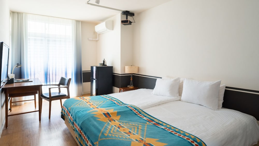 [専用バス・トイレ付] シアターキング or ツインルーム 客室9 | ホテル グラフィー ネズ