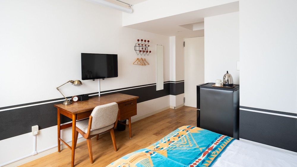 [専用バス・トイレ付] シアターキング or ツインルーム 客室7 | ホテル グラフィー ネズ