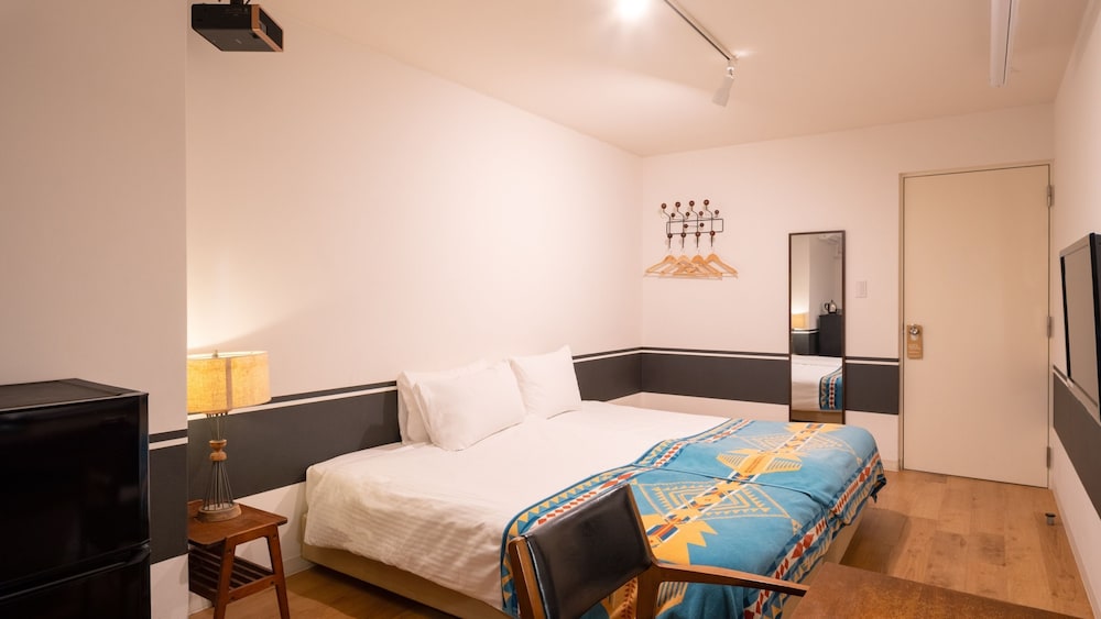 [専用バス・トイレ付] シアターキング or ツインルーム 客室8 | ホテル グラフィー ネズ