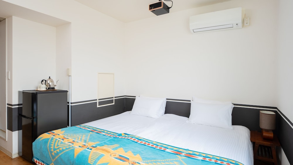 [専用バス・トイレ付] シアターキング or ツインルーム 客室5 | ホテル グラフィー ネズ