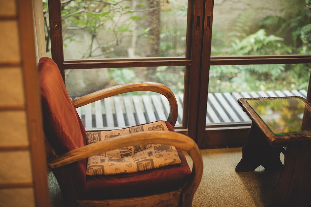 スタンダード和室 ベッド付 共用バスルーム 客室2 | ホテル花小宿