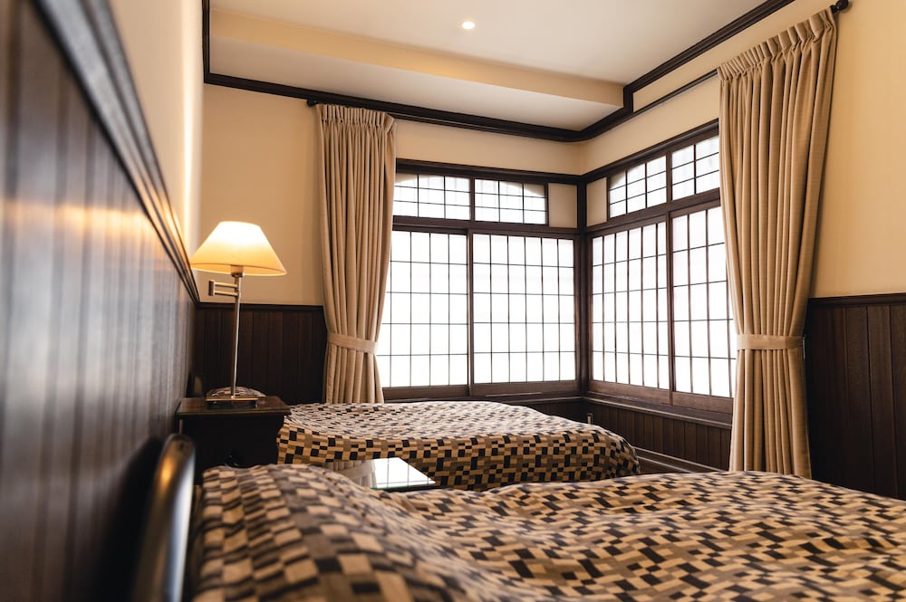 スイート 共用バスルーム | ホテル花小宿