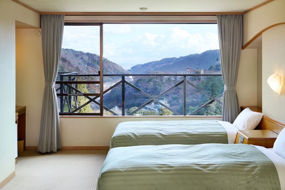 和洋室(2~6名) 部屋からの景観1 | 箱根の森おかだ