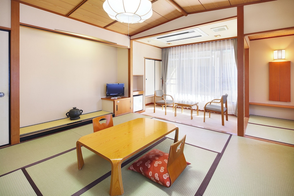 【最上階】43平米以上客室 - 明神・なでしこ - 客室1 | 箱根の森おかだ