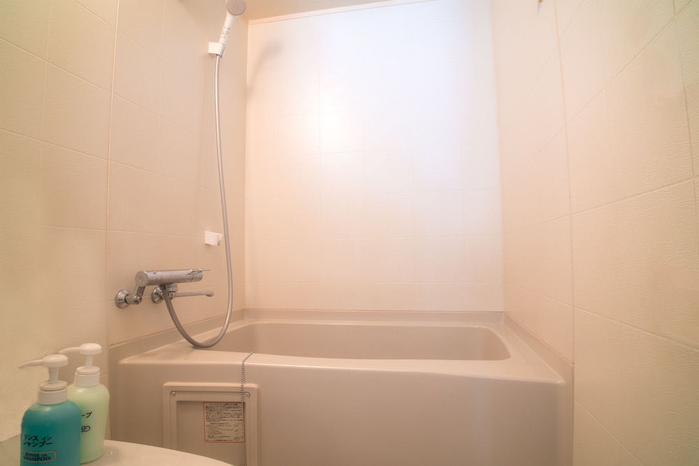 ベーシック ツインルーム シングルベッド 2 台 深めの浴槽0 | 箱根の森おかだ