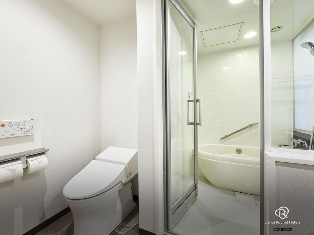 デラックス ダブルルーム 喫煙可 バスルーム1 | ダイワロイネットホテル大阪北浜