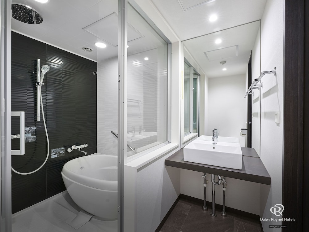 デラックス ダブルルーム 喫煙可 バスルーム0 | ダイワロイネットホテル大阪北浜