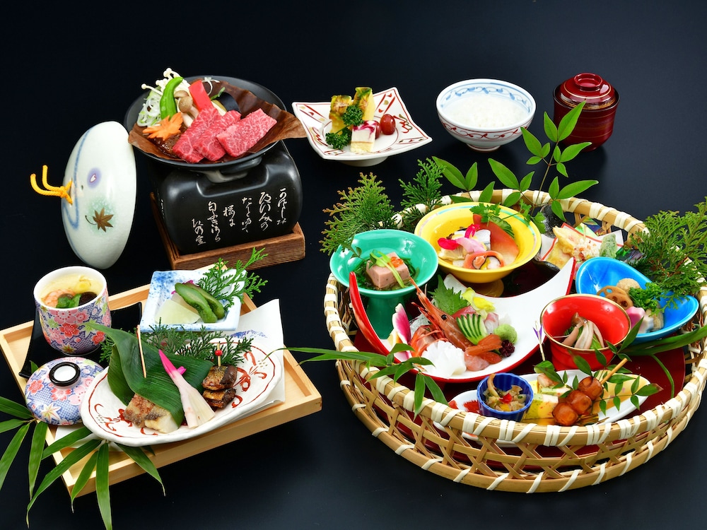 和室10畳中層階 夕食レストラン会席 (18歳以上のみ予約) | ホテルくさかべアルメリア