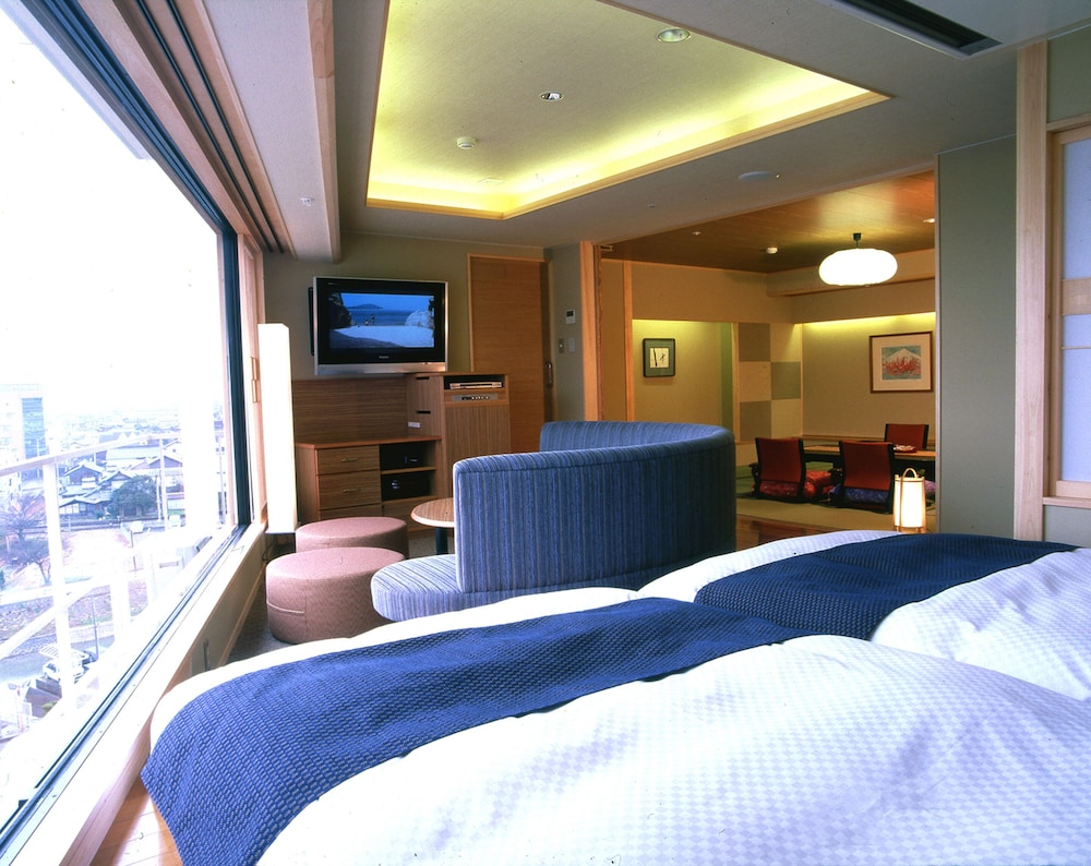 コーナースイート ‐ 山草花 客室露天風呂付 (禁煙) 客室4 | 湯元こんぴら温泉華の湯 紅梅亭