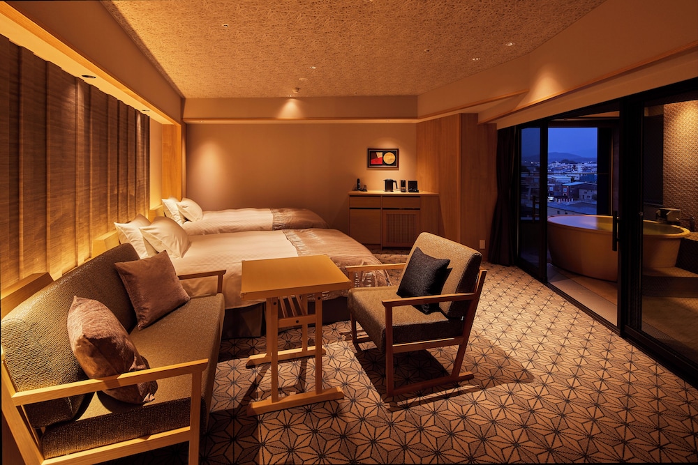 ユニバーサルルーム ‐ 君子香 (禁煙) 客室2 | 湯元こんぴら温泉華の湯 紅梅亭