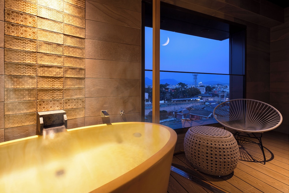 露天風呂付 リビングスイート ‐ 君子香 (禁煙) バスルーム0 | 湯元こんぴら温泉華の湯 紅梅亭