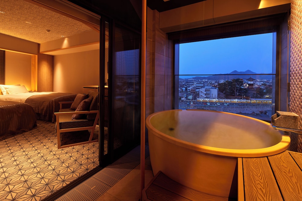 ユニバーサルルーム ‐ 君子香 (禁煙) バスルーム0 | 湯元こんぴら温泉華の湯 紅梅亭